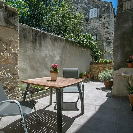 Mendi Trogir