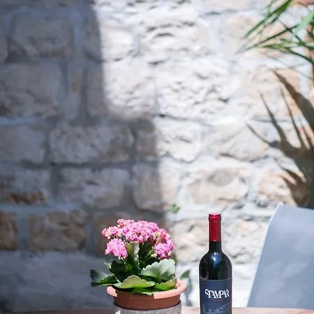 Mendi Gasthuis Trogir