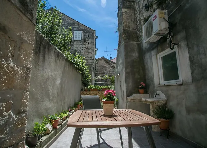 Mendi Konukevi Trogir